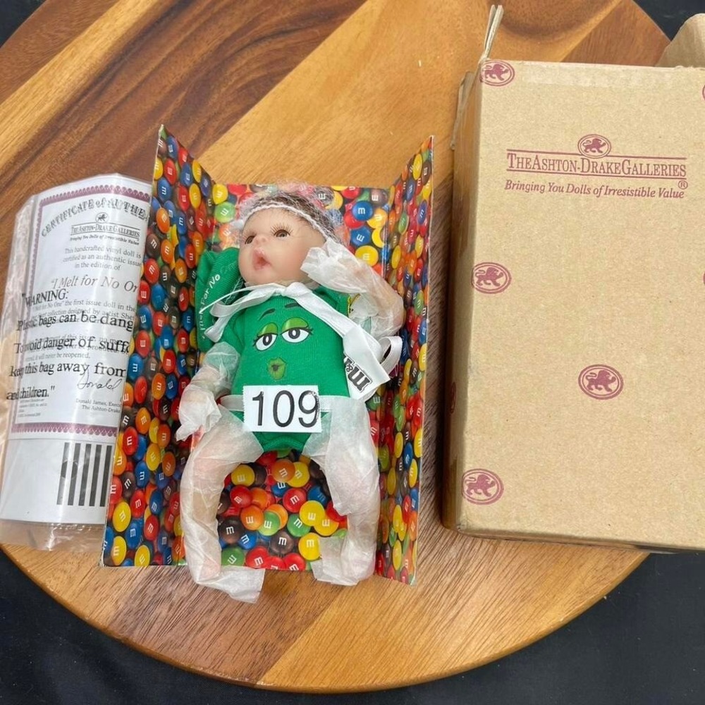 Ashton Drake M&M green doll‎ - Picture 4 of 7